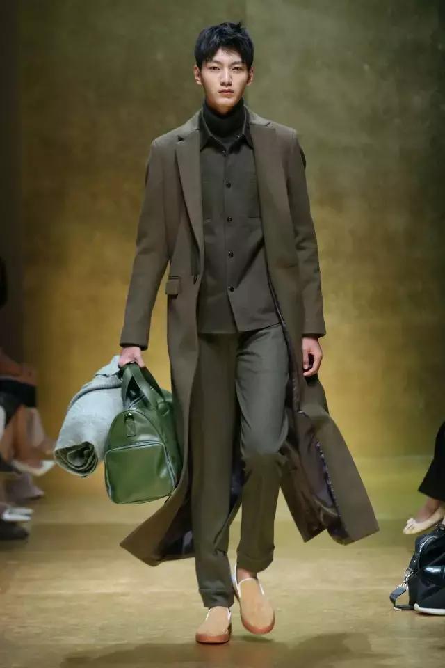 刘雯同款鞋子是什么牌子,刘雯最火的一双鞋