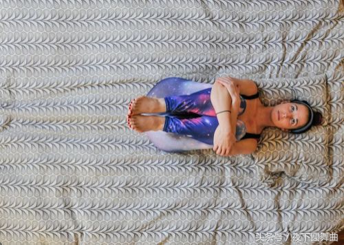 早上起床背痛活动后缓解,早上起来后背疼痛怎么缓解