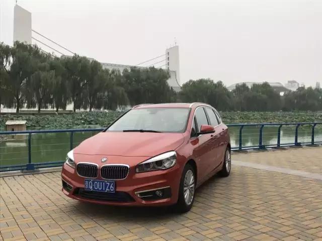 宝马220i七座旅行车试驾,宝马2系220i旅行车试驾