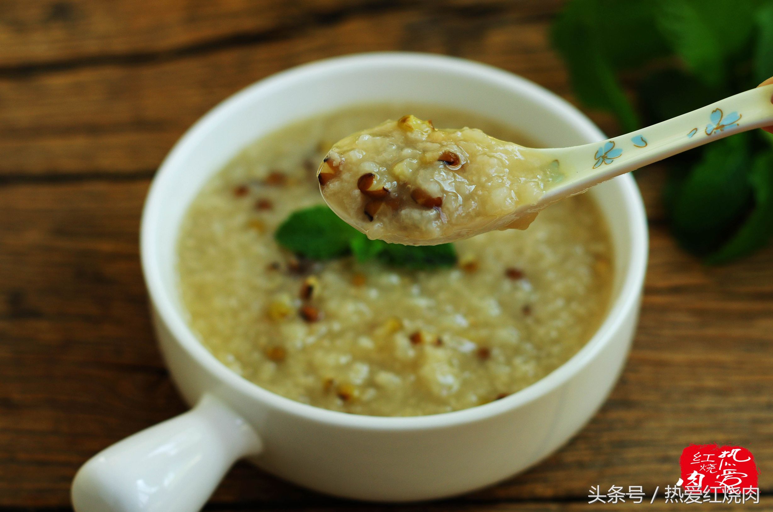 熬粥不稀不稠水比例,煮粥不是很熟吃了没事吧