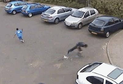 动画长颈鹿高台跳水,今日趣图最新视频