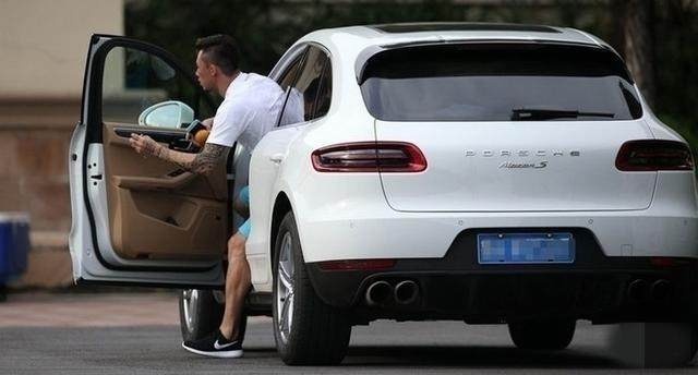 国足球员座驾视频,国足杨旭座驾