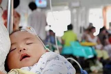 宝宝大便时脱肛,宝宝拉屎脱肛是什么原因