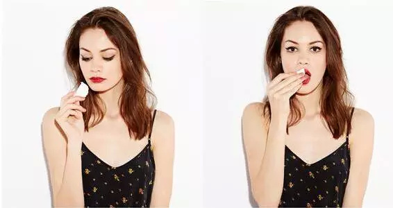 卸妆怎么才是正确的方法,卸妆不好闷痘怎么处理