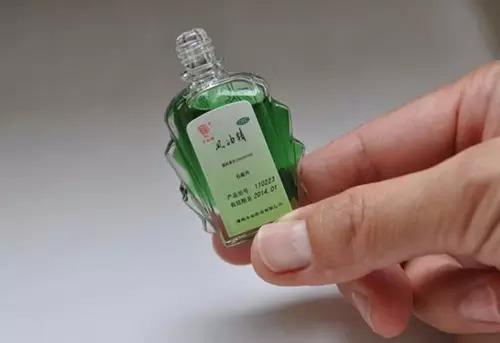 每天滴点风油精肚脐眼会怎么样,每天滴一滴风油精在肚脐