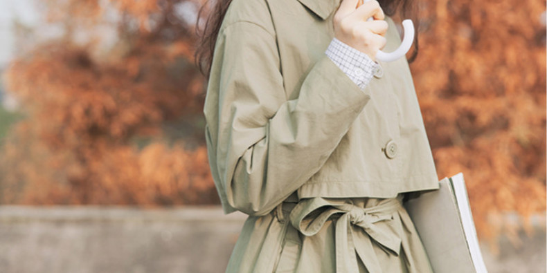 秋天气质修身风衣搭配,怎样系风衣后面蝴蝶结