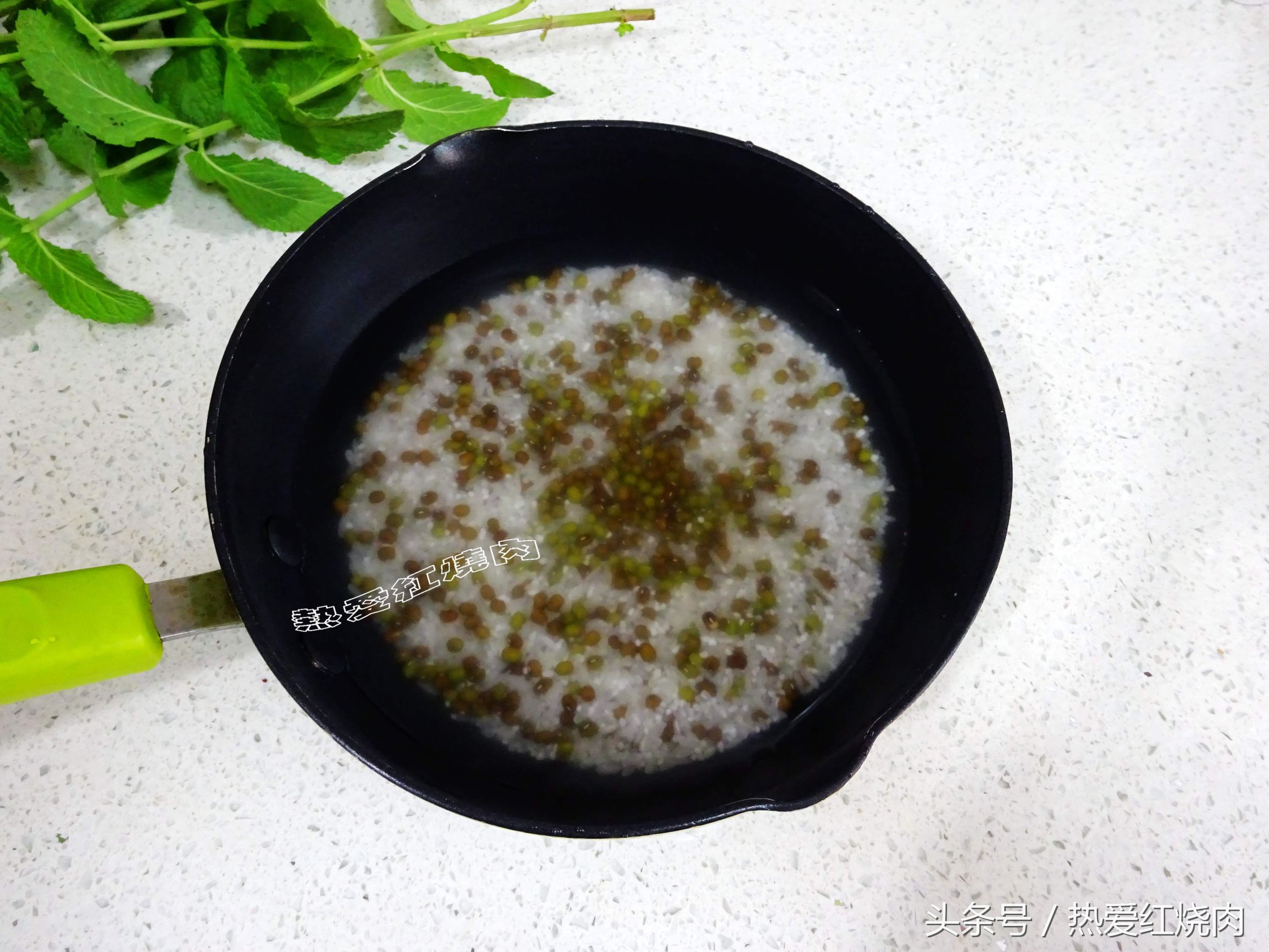 熬粥不浓稠,熬粥太稠了加凉水好还是热水好