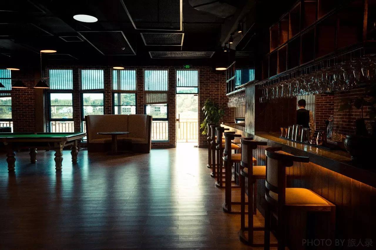 住在梦境般的黄姚花海之中，找回久违了的诗意与远方