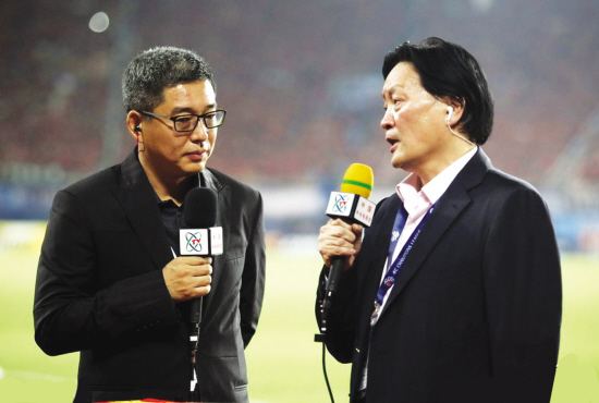 他们是新球迷的引路人五大足球评论员不分伯仲