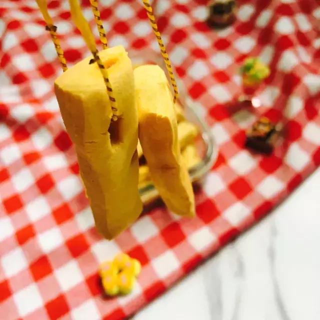 宝宝出牙期买牙胶还是磨牙饼干,怎么自制无糖无盐宝宝磨牙饼干