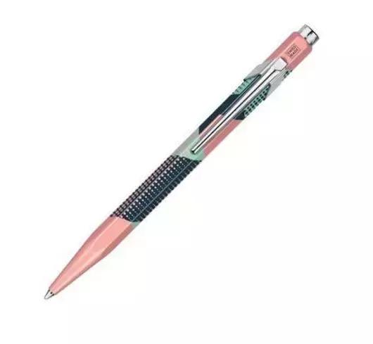 接棒原谅绿，鲑鱼粉怕是下半年最火的颜色！