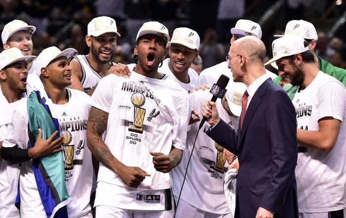 冠军战靴fmvp,fmvp第一款是几年出的