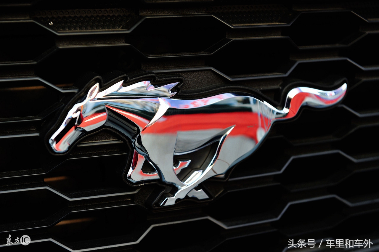 法拉利跟野马后面标志有什么区别,法拉利保时捷野马标志