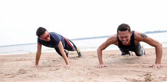 打羽毛球膝盖真的会承受不了吗,经常打羽毛球如何保养膝盖关节