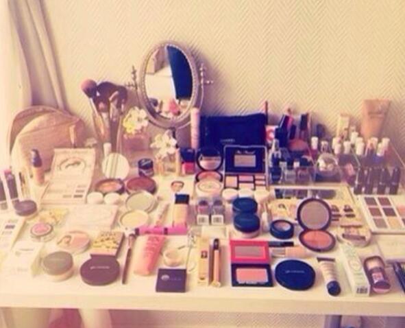 鼻梁两侧黑色素像斑怎么回事,鼻梁黑色素沉淀有什么偏方去除