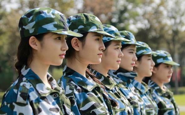 军训后脖子晒黑如何美白,军训晒黑怎样迅速美白