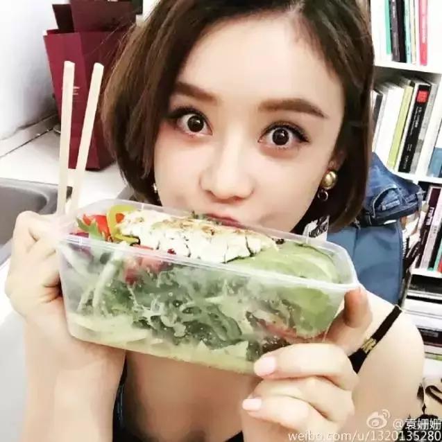 女明星为了减肥竟然这么拼！水煮就算了，有的还吃蛐蛐···