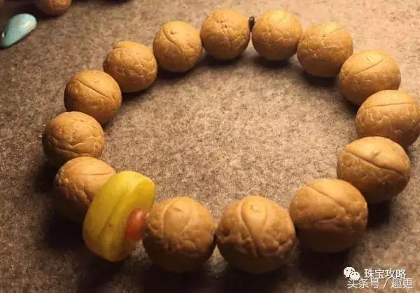 男士佩戴手串是左手还是右手,男士黄金貔貅手串佩戴方法