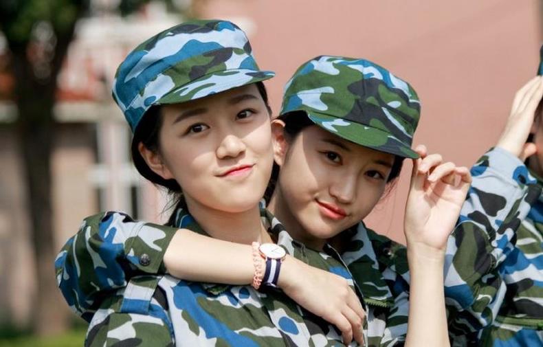 军训后脖子晒黑如何美白,军训晒黑怎样迅速美白