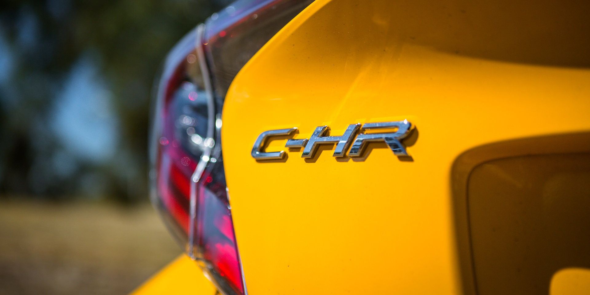 全新丰田C-HR申报图,新款丰田c-hr混动版海外到店实拍