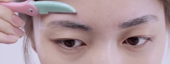 女生修眉教程初学者圆脸,自己在家修眉新手修眉最简单方法