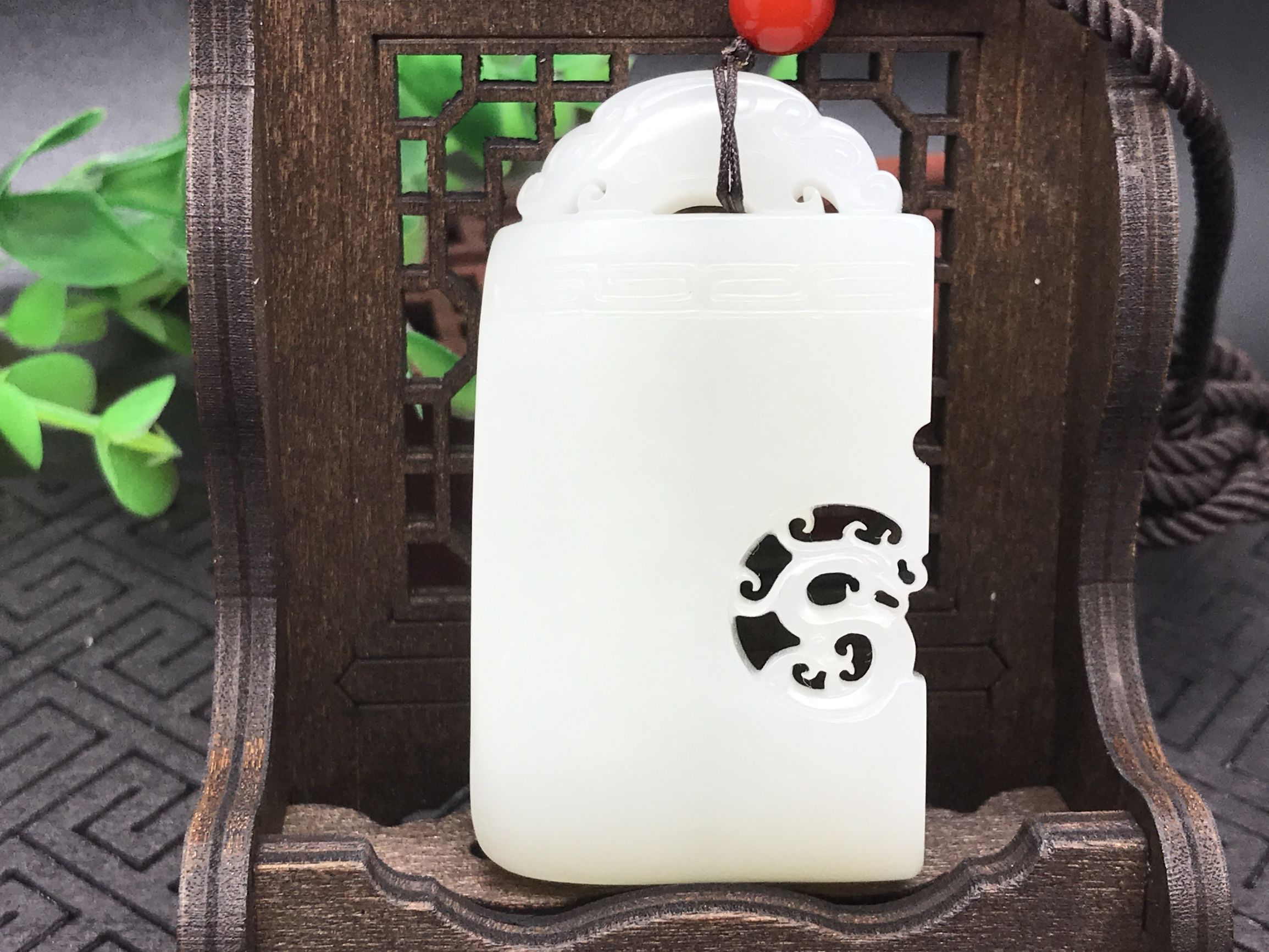 和田玉手镯怎么看纹和裂,和田玉手镯里面有水纹是什么原因