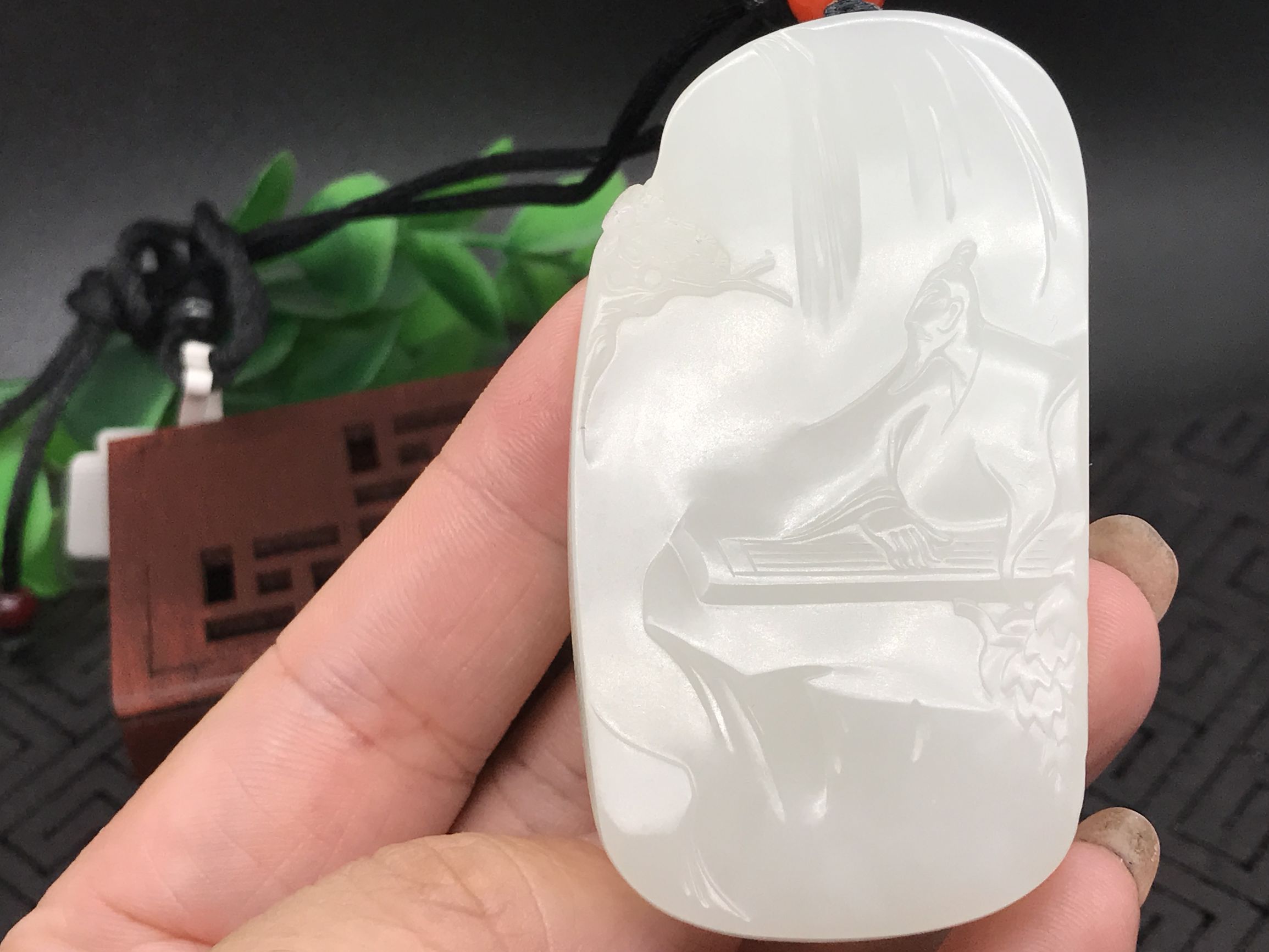 和田玉手镯怎么看纹和裂,和田玉手镯里面有水纹是什么原因