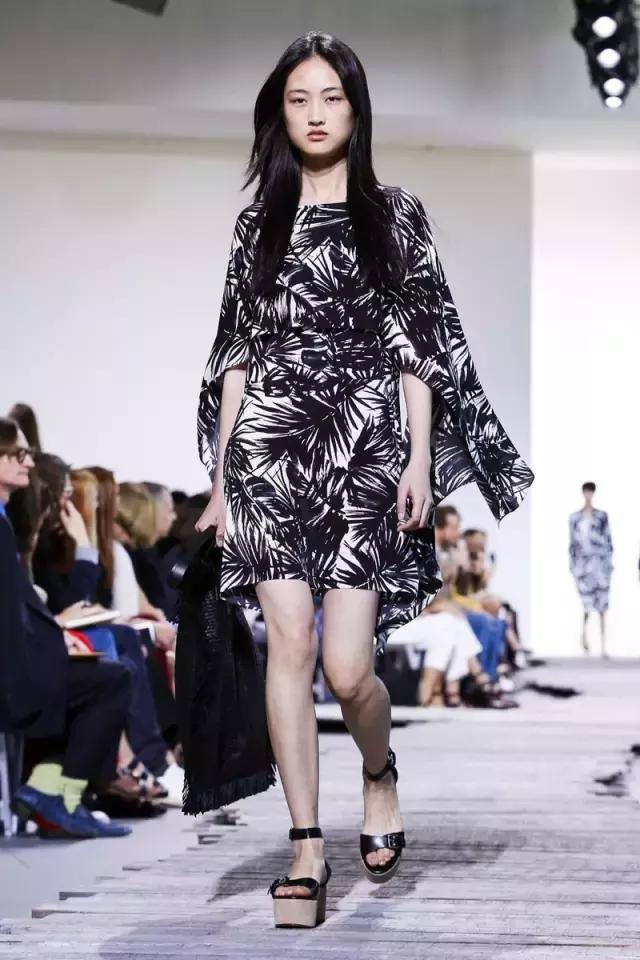 带货女王杨幂又出新花样了,杨幂私服带货