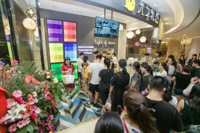 北美4层超级网红，光之乳酪驾到！国民爆款前吃货又要大排长龙