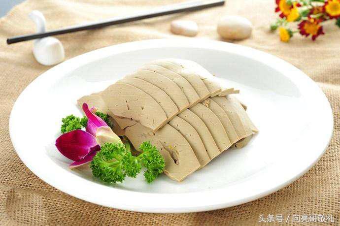 天气转凉晚上喝二两白酒配了这道盐水鸭肝凉菜，味道好极了