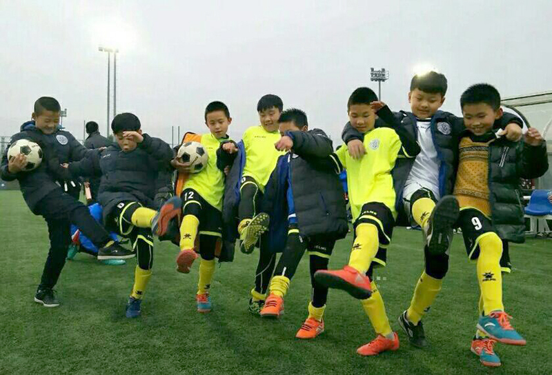 拼搏在绿茵场上的追风少年,奔跑在绿茵场上的追风少年