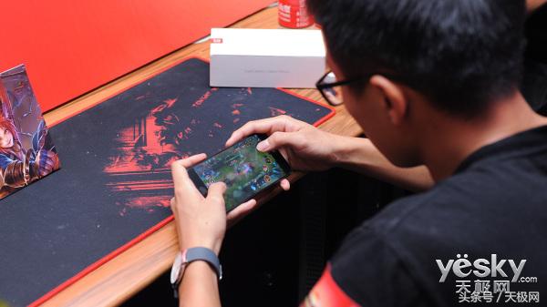 打王者卡住不动了怎么办,打王者荣耀需要的网速大概是多少