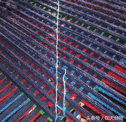 旧毛线手工地毯怎么做,用旧毛线手工制作地毯的各种做法