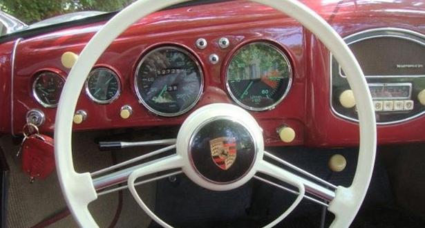 保时捷与法拉利的车标区别,保时捷车标进化史