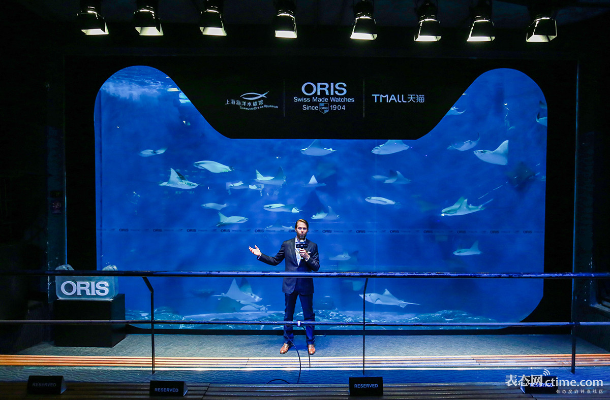 鐖嗘鎬т环姣旀渶楂樼殑闃叉按鎵嬭〃,鑻规灉娼滄按琛ㄥ灏戦挶