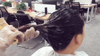 如何评价李宇春的先锋感时尚造型,李宇春怎么打扮都像中性人