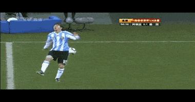 搞笑踢足球笑到吐血,爆笑踢足球