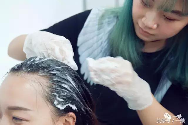 如何评价李宇春的先锋感时尚造型,李宇春怎么打扮都像中性人