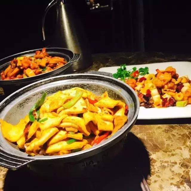 郑州新生美食全攻略!来这20家店,吃遍5个区、5大美食广场