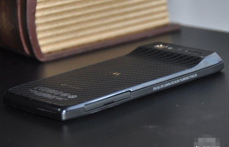 从3299元降至325元，曾经拥有“极窄边框”称号手机