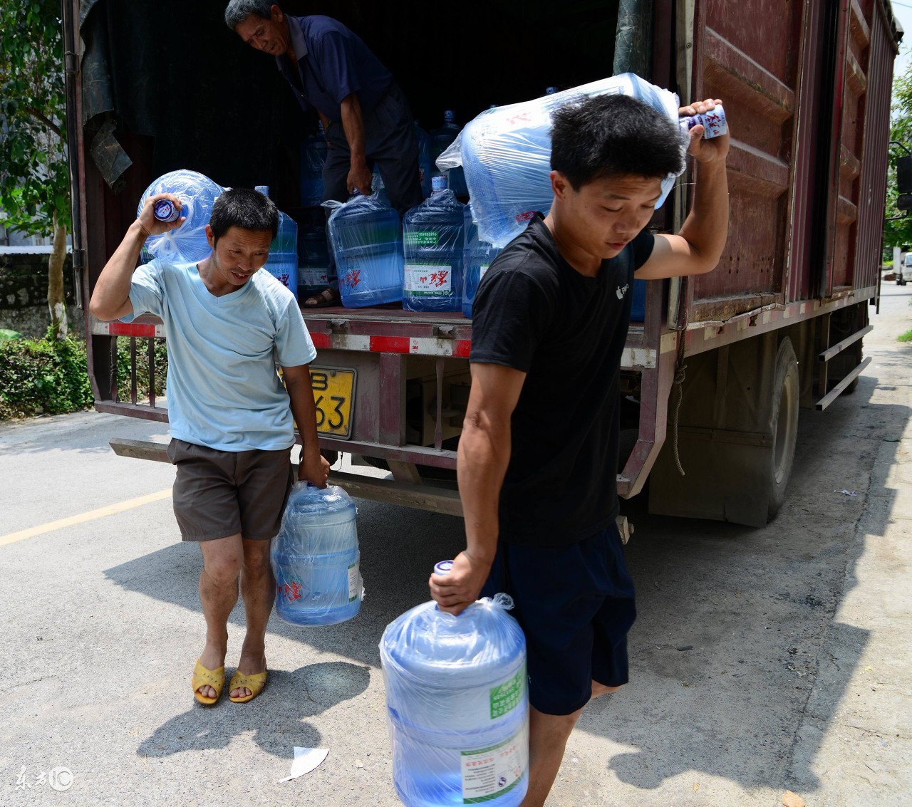 农夫山泉一次性桶装水空桶,农夫山泉空桶回收