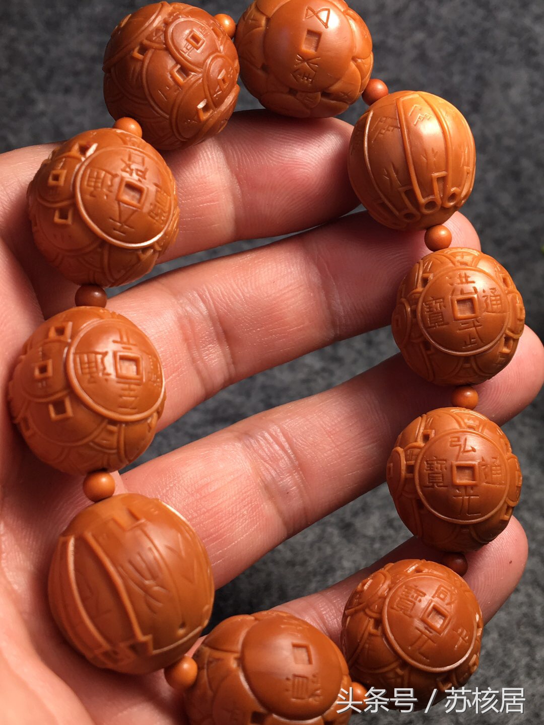 橄榄核手串越玩越黑,橄榄手串盘玩半年有玻璃化了