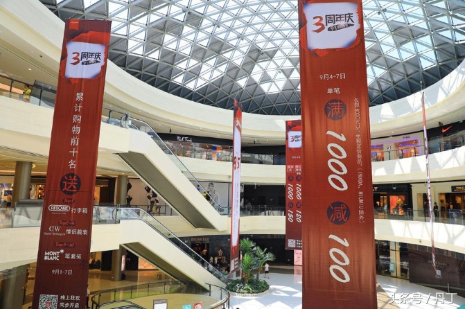 美女三亚之旅、疯狂购物、刷爆银行卡、