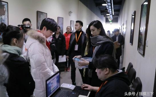 王俊凯军训后晒黑了怎么白回来,王俊凯大学军训在哪