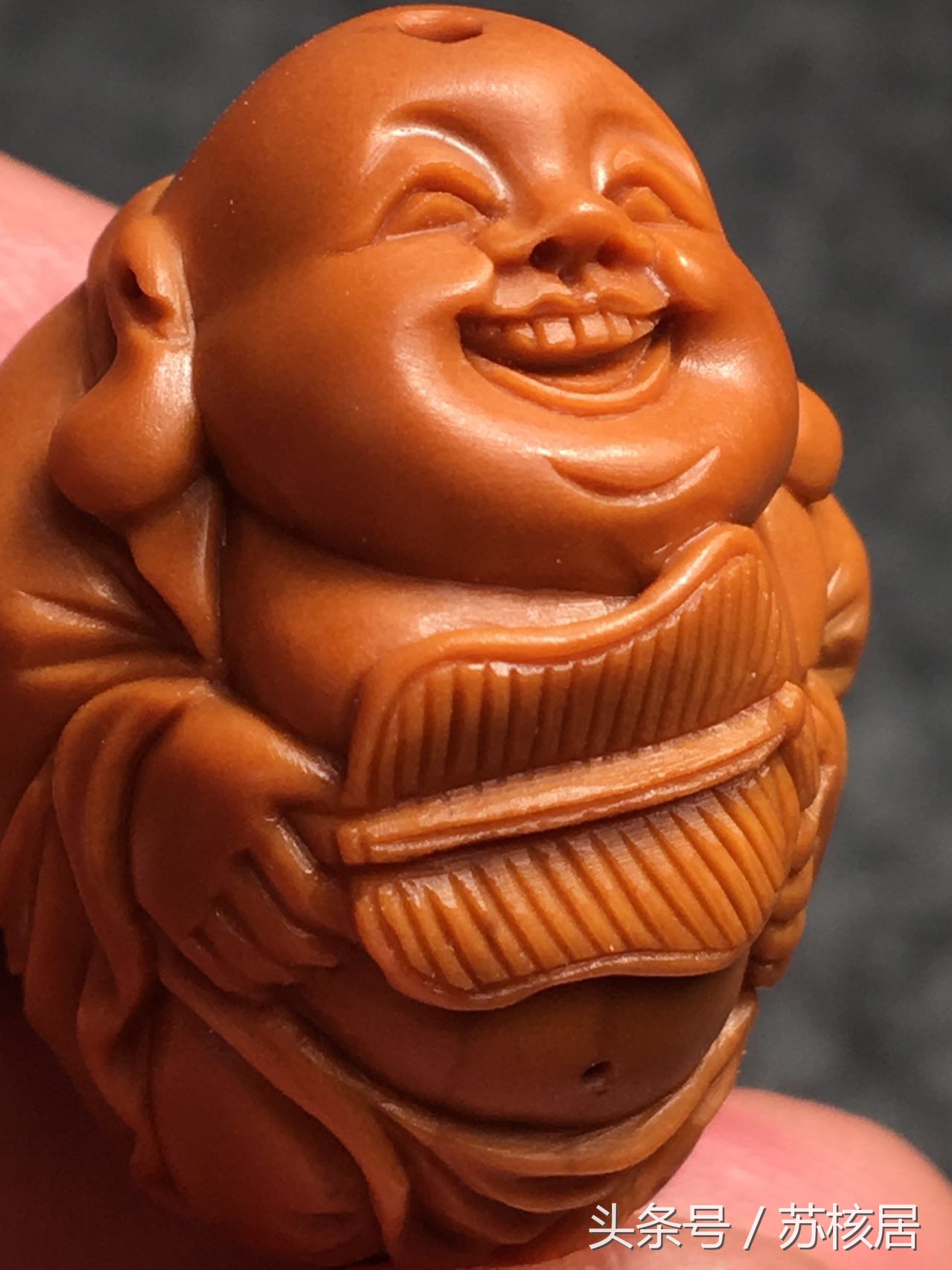 橄榄核手串越玩越黑,橄榄手串盘玩半年有玻璃化了