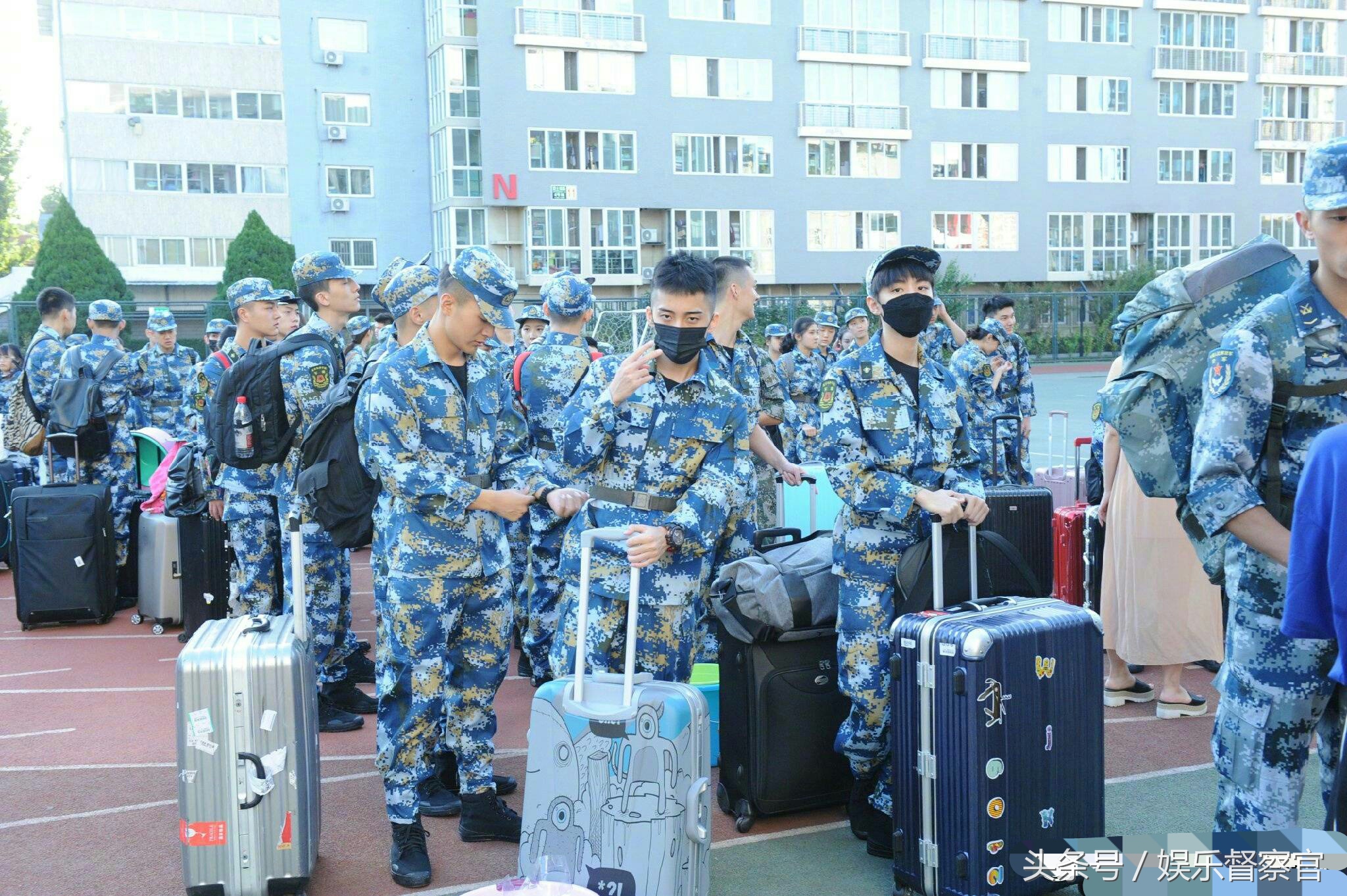 王俊凯军训照片曝光,王俊凯军训前的照片