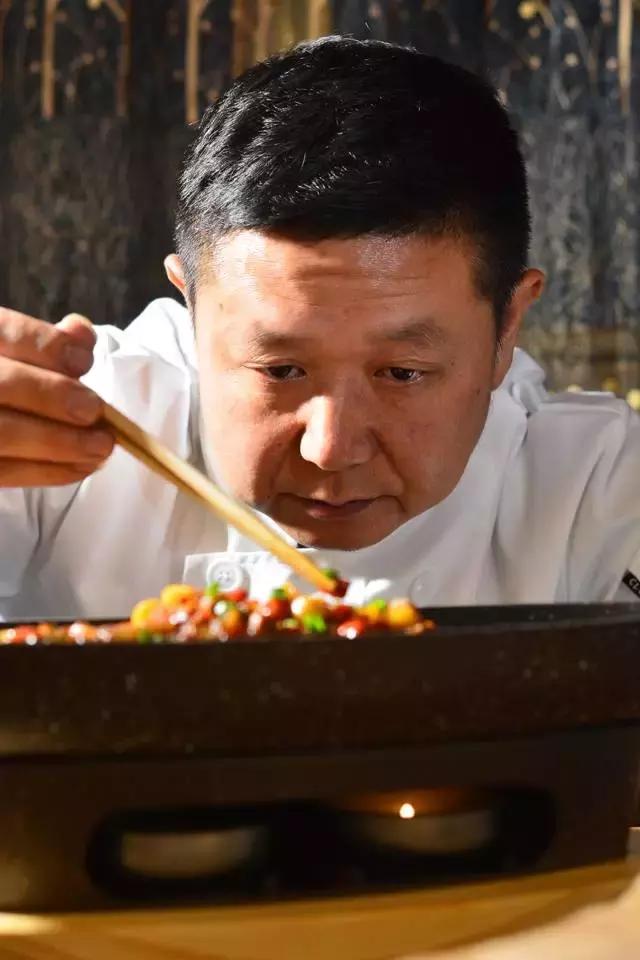 30年间从学徒到大师，46岁他隐居黄山脚下匠心造出2000㎡避世山居