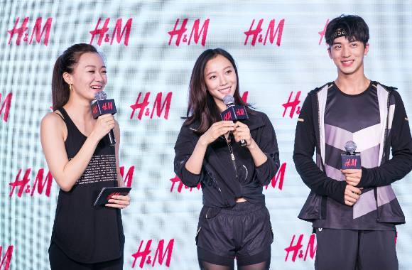 服装品牌玩转直播，不只网红+明星！