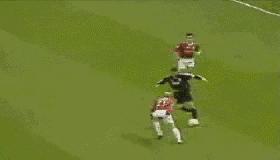 牛掰爆了，绿茵场的那些花式过人