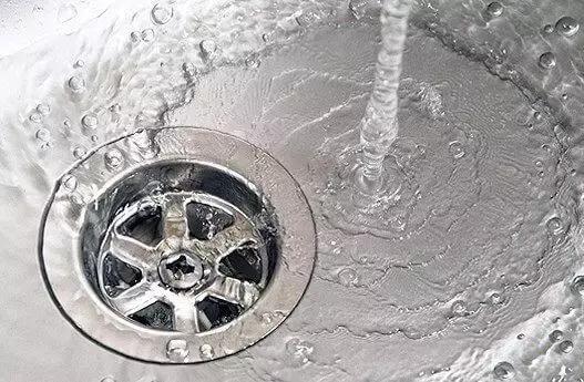 下水管堵用苏打水,下水管堵了检修口